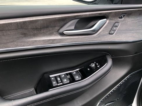 Used 2023 Jeep Grand Cherokee L Overland w/ Advanced Protech Group III image 22