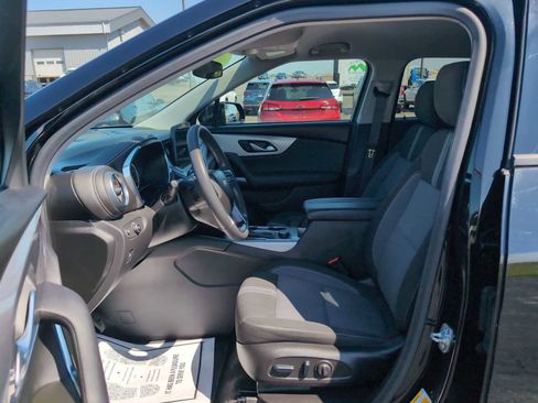 Used 2025 Chevrolet Blazer LT FWD image 18