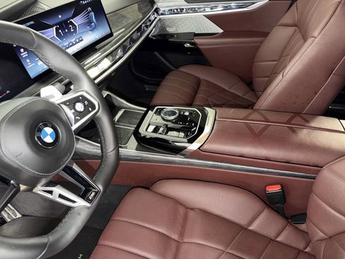 Used 2023 BMW 760i xDrive AWD/4WD image 19