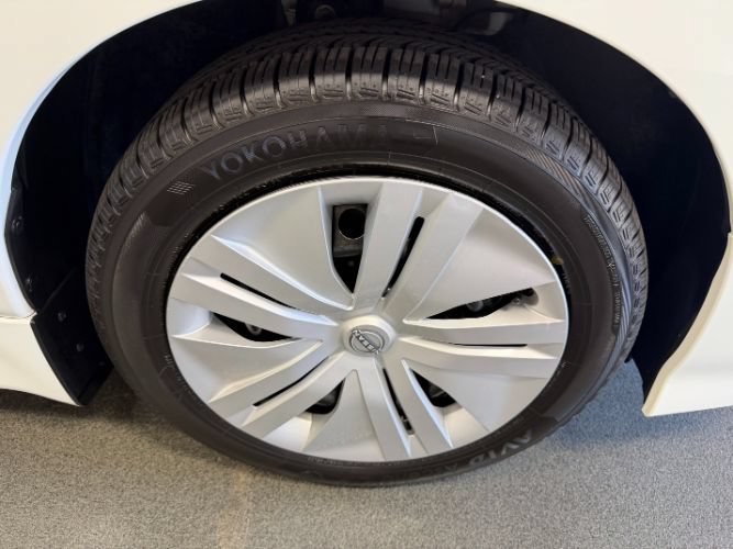 Used 2025 Nissan Leaf S FWD image 9