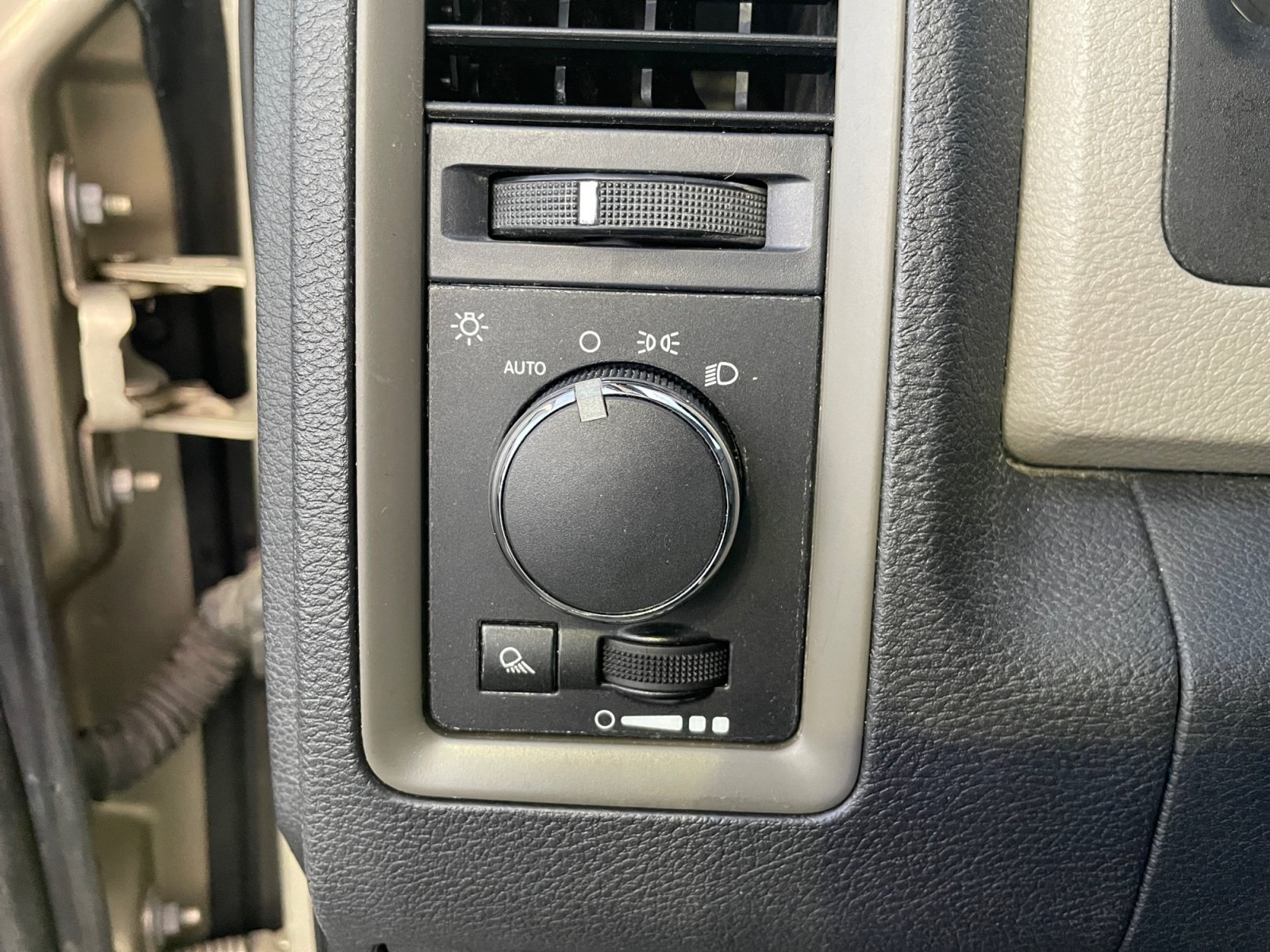 Used 2011 RAM 2500 ST w/ ST Popular Equipment Group AWD/4WD image 14