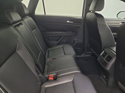 Used 2020 Volkswagen Atlas Cross Sport SE image 19