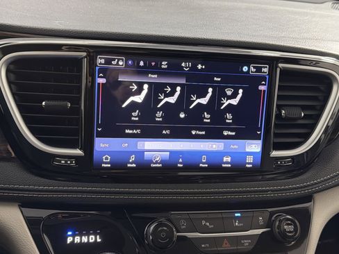 Used 2024 Chrysler Pacifica Limited image 21