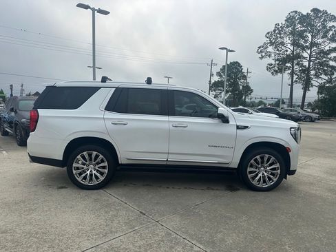 Used 2022 GMC Yukon Denali w/ Denali Premium Package AWD/4WD image 4