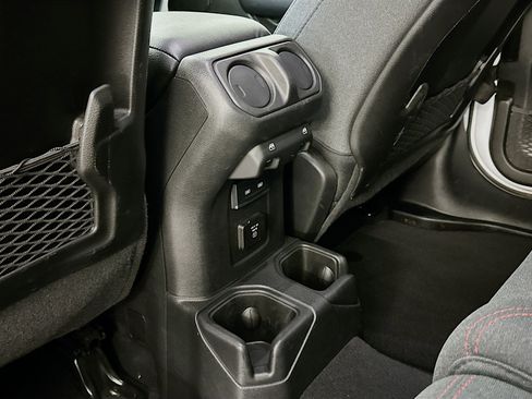 Used 2025 Jeep Wrangler Unlimited Rubicon image 27