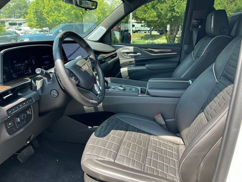 Certified 2024 Cadillac Escalade Sport Platinum w/ LPO, ONYX Package AWD/4WD image 11