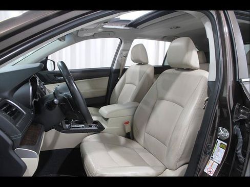 Used 2019 Subaru Outback 2.5i Limited w/ Popular Package #2 AWD/4WD image 5