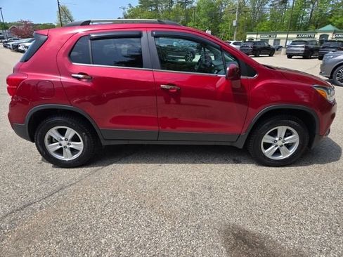 Used 2020 Chevrolet Trax LT w/ Sun & Sound Package AWD/4WD image 6