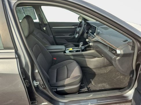 Used 2023 Nissan Altima 2.5 SV FWD image 18