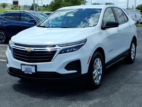 Used 2022 Chevrolet Equinox LS w/ LS Convenience Package FWD image 2