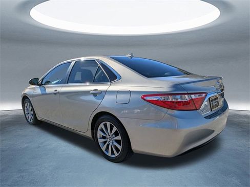 Used 2017 Toyota Camry XLE image 6