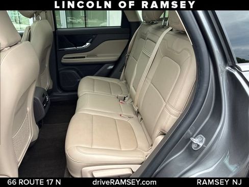 Used 2022 Lincoln Corsair AWD w/ Premium Package image 22