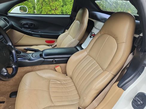 Used 2000 Chevrolet Corvette Convertible w/ Performance Handling Pkg image 8