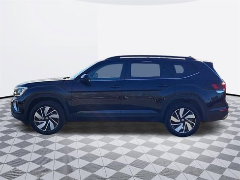 Used 2025 Volkswagen Atlas SE image 3