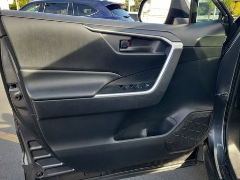 Used 2021 Toyota RAV4 LE image 18