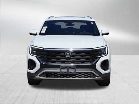 Used 2024 Volkswagen Atlas Cross Sport SE AWD/4WD image 2