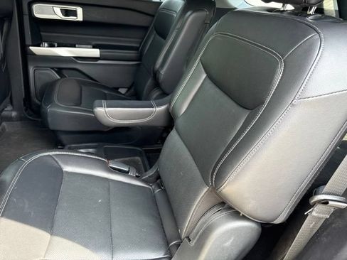 Used 2021 Ford Explorer Limited w/ Equipment Group 301A AWD/4WD image 10