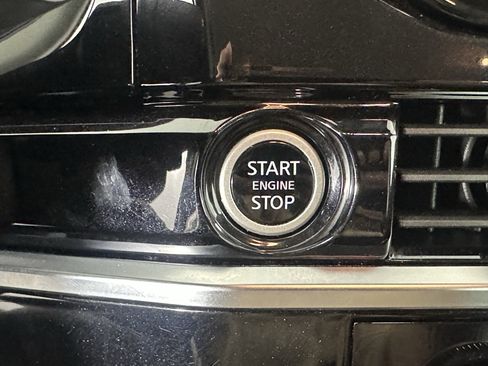 Used 2023 Nissan Pathfinder SV image 29