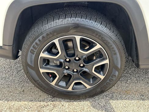 Used 2019 Jeep Compass Trailhawk w/ Cold Weather Group AWD/4WD image 10