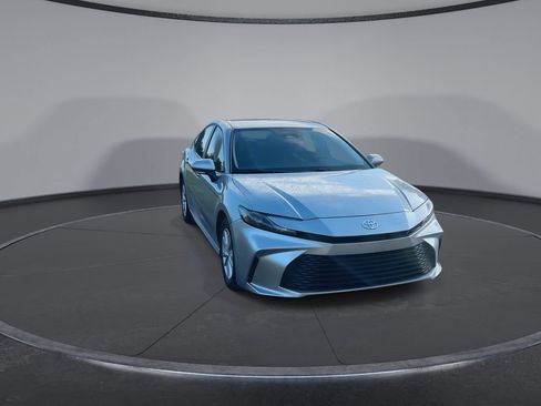 Certified 2025 Toyota Camry LE FWD image 3