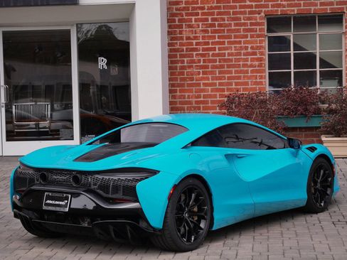 Used 2023 McLaren Artura RWD image 4