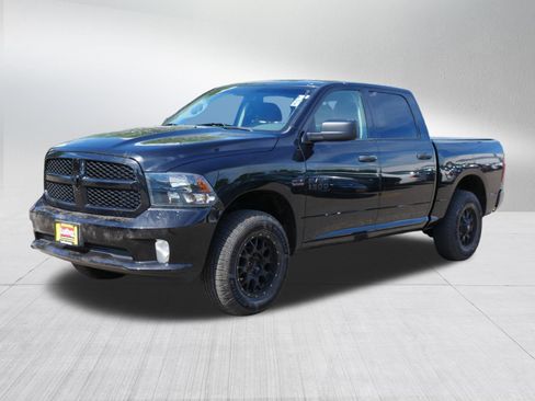 Used 2018 RAM 1500 Express w/ Black Ram 1500 Express Group AWD/4WD image 3