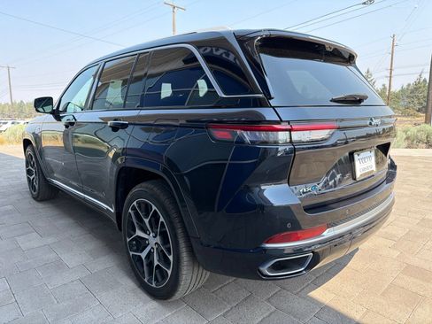 Used 2022 Jeep Grand Cherokee Summit AWD/4WD image 5