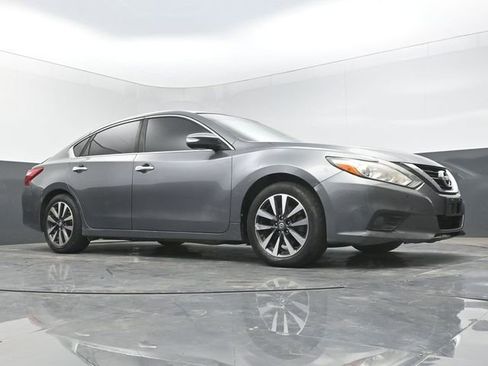 Used 2017 Nissan Altima 2.5 SL FWD image 42