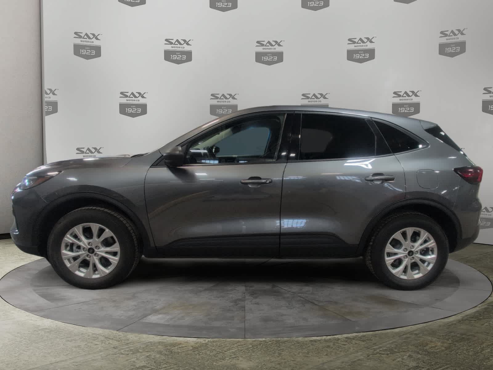 Used 2025 Ford Escape Active AWD/4WD image 2