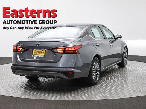 Used 2024 Nissan Altima 2.5 SV FWD image 5