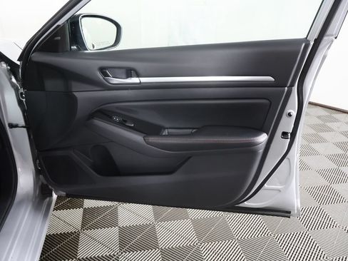 Used 2024 Nissan Altima 2.5 SR FWD image 20