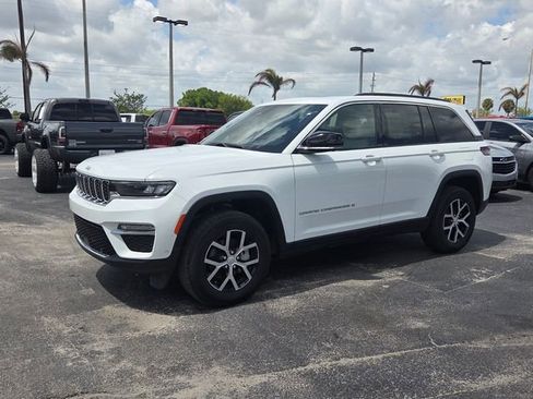 Certified 2024 Jeep Grand Cherokee Limited w/ Luxury Tech Group II AWD/4WD image 3