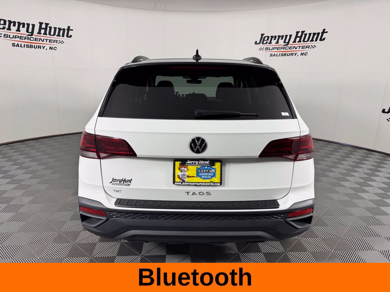 Used 2024 Volkswagen Tiguan SE R-Line FWD image 8