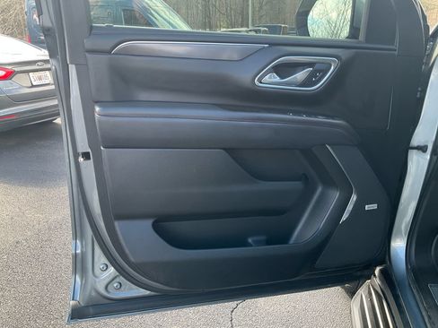 Used 2021 Chevrolet Tahoe RST w/ Luxury Package RWD image 17