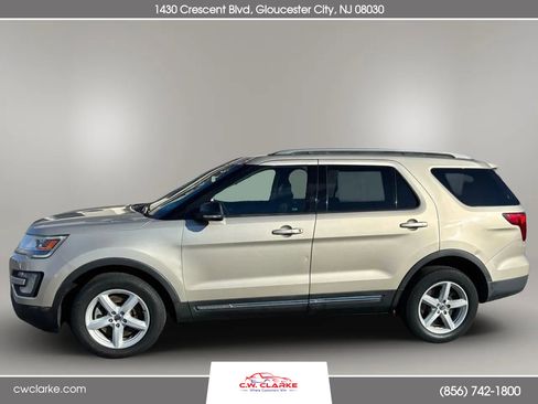 Used 2017 Ford Explorer XLT w/ Equipment Group 202A image 9