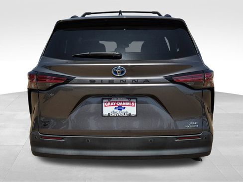 Used 2022 Toyota Sienna XLE FWD image 7