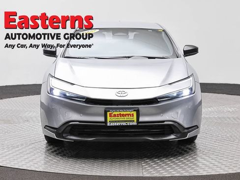 Used 2025 Toyota Prius LE FWD image 2