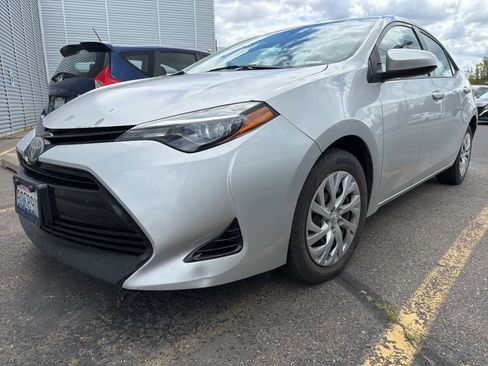 Used 2017 Toyota Corolla LE FWD image 2