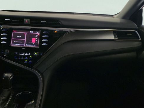 Used 2020 Toyota Camry SE FWD image 21