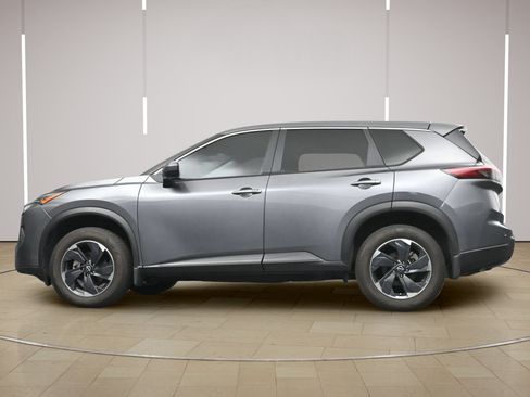 Certified 2024 Nissan Rogue SV FWD image 28