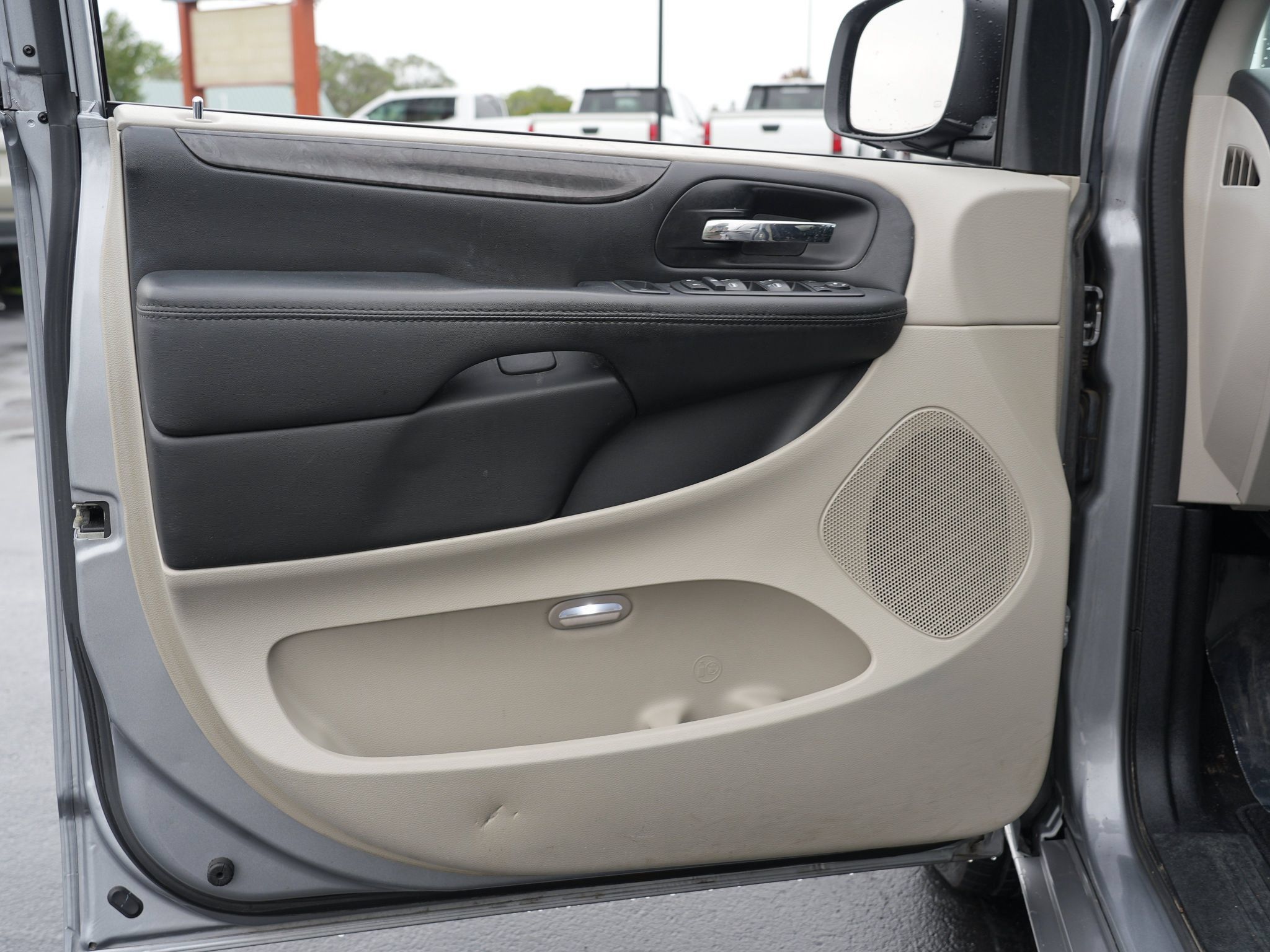 Used 2018 Dodge Grand Caravan SE w/ UConnect Hands-Free Group FWD image 14