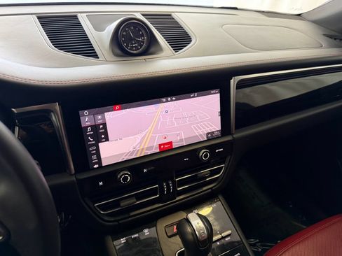 Used 2023 Porsche Macan AWD/4WD image 23