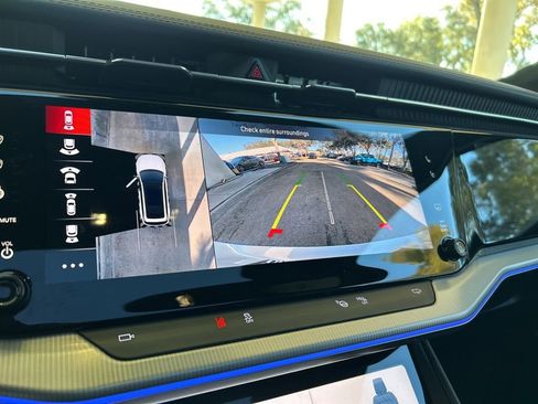 Used 2024 Jeep Wagoneer Launch Edition image 12