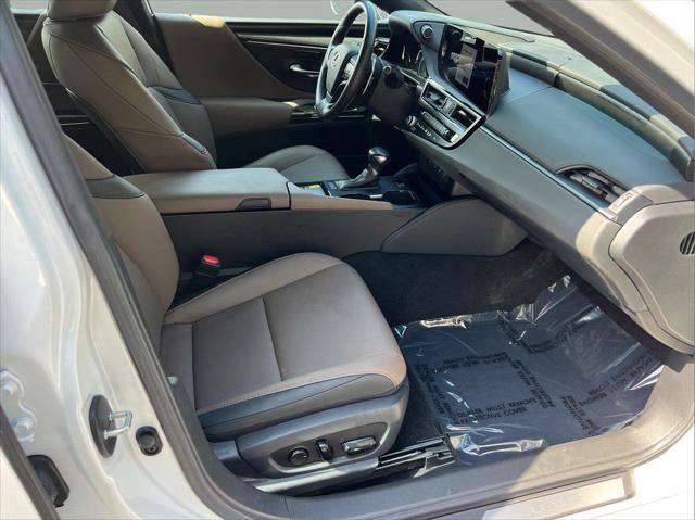 Certified 2025 Lexus ES 350 w/ Premium Package FWD image 13