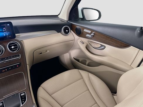 Used 2022 Mercedes-Benz GLC 300 GLC 300 w/ Premium Package Lite image 29