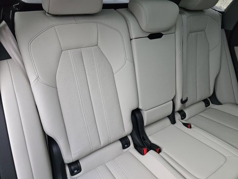 Certified 2025 Audi Q5 Prestige image 32