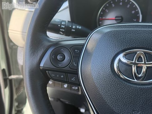 Used 2021 Toyota RAV4 XLE Premium image 15