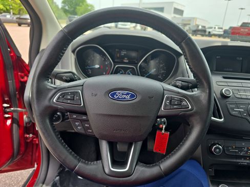 Used 2015 Ford Focus SE w/ Equipment Group 201A FWD image 14