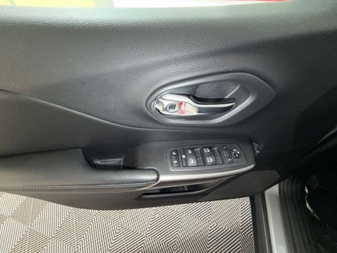 Used 2020 Jeep Cherokee Latitude Plus w/ Comfort/Convenience Group image 15