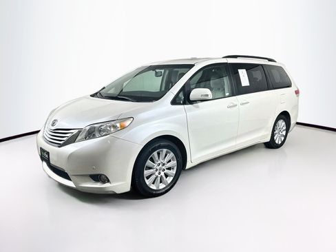 Used 2014 Toyota Sienna Limited w/ Limited Premium Package AWD/4WD image 3